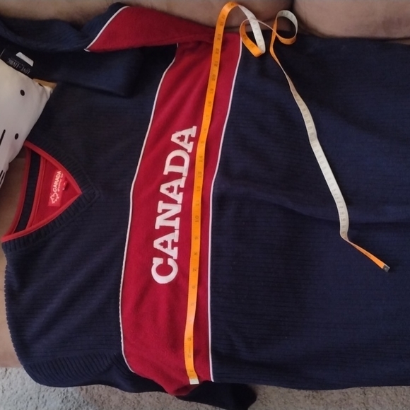 Canada Ribbed Fleece V-Neck Sweater - Unisex - Picture 8 of 13